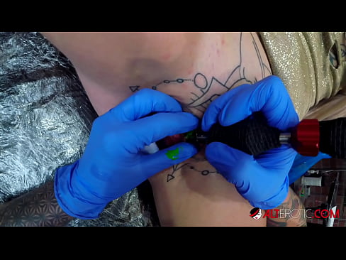 ❤️ Extremely tattooed hottie Sully Savage got a tattoo on her clitoris ❤❌ Hard porn at en-us.image-kassir.ru ❌️